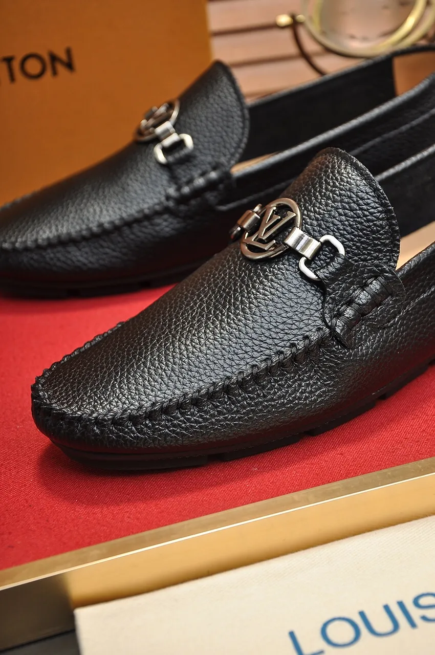 Men's men's shoes 💰420💶 [LV Doudou shoes] (water-dyed cowhide lining) new model is on the market, available on the official website. The new Doudou shoes are processed into single-color materials, and the uppers are made of imported horsehide leather. The body of the shoe is fully hemmed with mark thread, and is lined with imported original cowhide leather. The elegant shoe shape is super suitable for all-matching, and the size is 38-44.